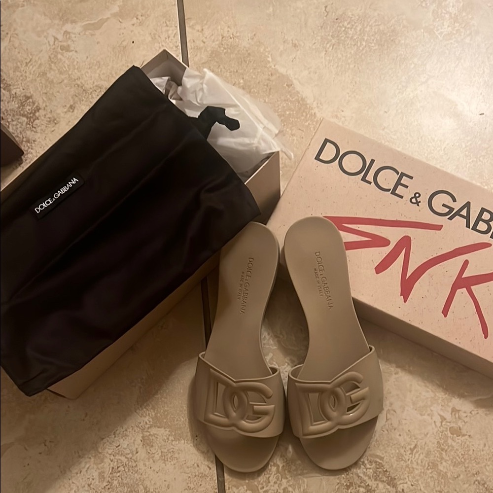 Dolce & Gabbana Cream Sandals size 37